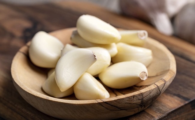 10 Health Benefits Of Garlic: Uses & Properties