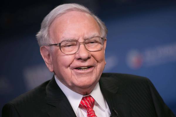 Warren Buffett Biography and Net Worth: [Investments & Facts]