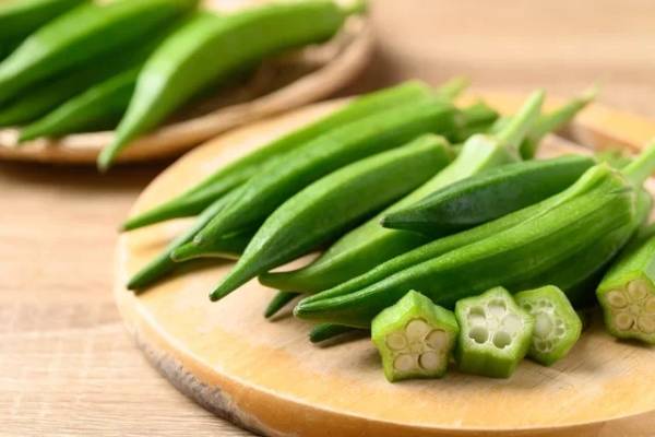 10 Benefits of Okra and How to Make it (With Recipes)