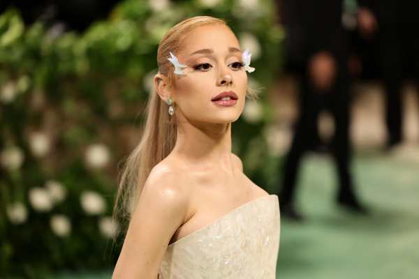Ariana Grande Biography and Net Worth: Career, Contact and Facts